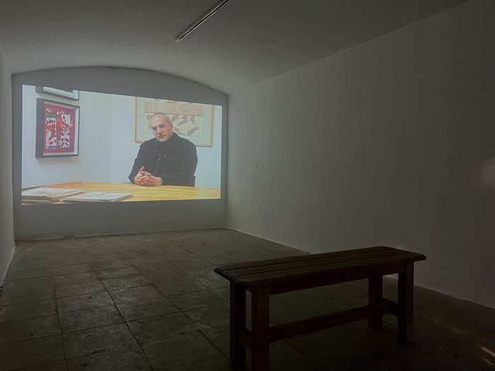 ویدیوی مصاحبه با هنرمندان و منتقدان درباره‌ی بهمن دادخواه