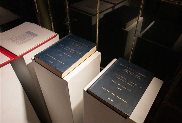 چیدمان نمایشگاه رو به زندگی