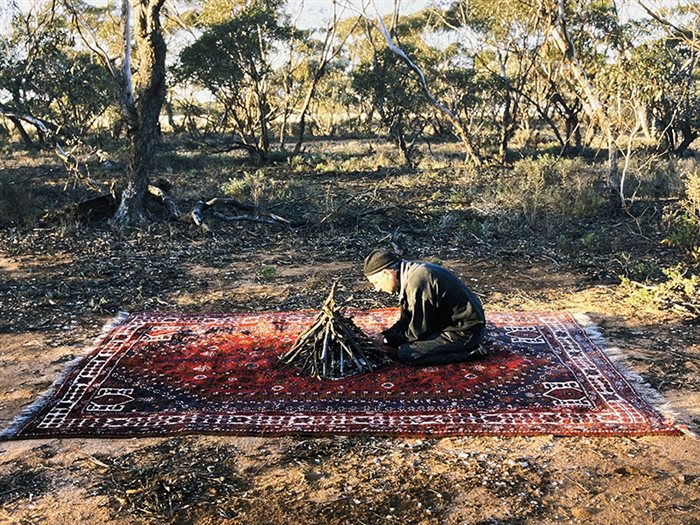 حسین والامنش، اشتیاق تعلق،پرینت دیجیتال روی مقوا(بخشی از اثر)، ۱۳۷۶