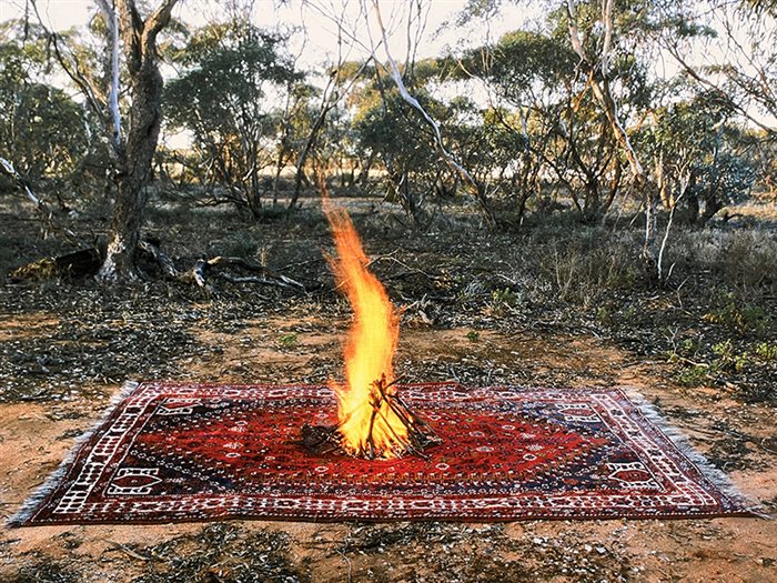 حسین والامنش، اشتیاق تعلق، پرینت دیجیتال روی مقوا(بخشی از اثر)، ۱۳۷۶