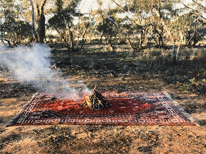 حسین والامنش، اشتیاق تعلق،پرینت دیجیتال روی مقوا(بخشی از اثر)، ۱۳۷۶