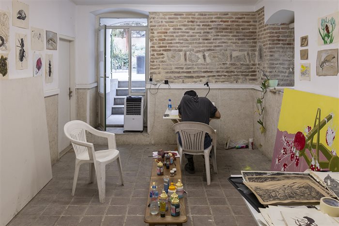 احسان ضیافتی کافی در حال کار
